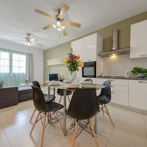Azure Haven - And Penthouse By Shortletsmalta Appartamento Gzira