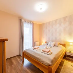 Center Budget Inside Free Parking Self Check-in Free Streaming Ac Balcony Budapest