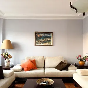 Cozy Near The Pyramid, Center Appartamento Tirana